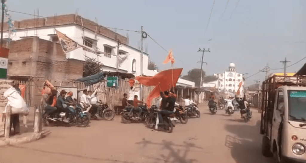 In Munger, a group of bike-riding youths involved in the flag procession entered the Muslim-populated Hazratganj mohalla under Kasim Bazar police station near Khanqah, allegedly under the leadership of the BJP MLA Pranav Kumar.